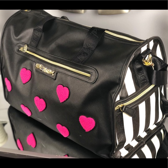 ❤️⚡️Betsy Johnson Heart Weekender Duffle Bag - Picture 5 of 8